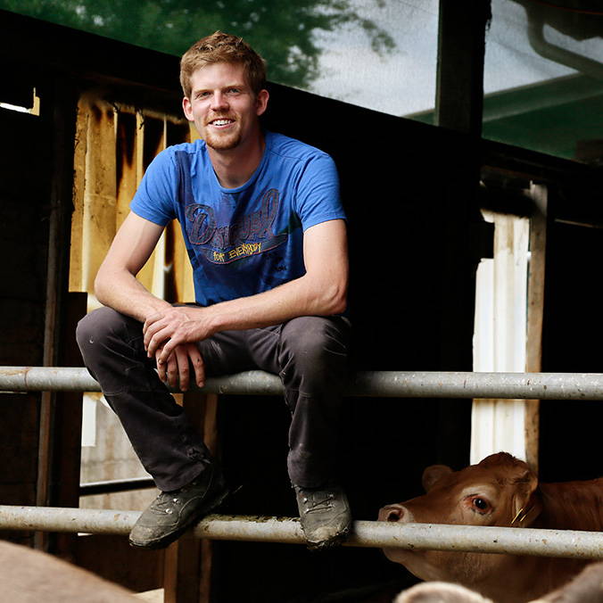 Stefan Höhn, Landwirt EFZ und Landmaschinenmechaniker EFZ, ist auf dem Gulmenhof aufgewachsen. Ab 2019 hat er das Sagen auf dem Bauernhof.